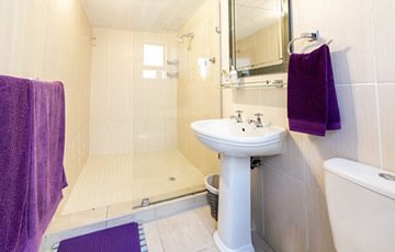 Bath / Bedrooms